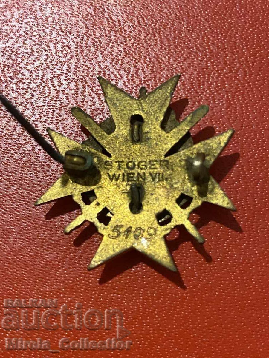 Royal Reserve Officers' Union badge on pin with number with price 70.00 BGN | € 35.79