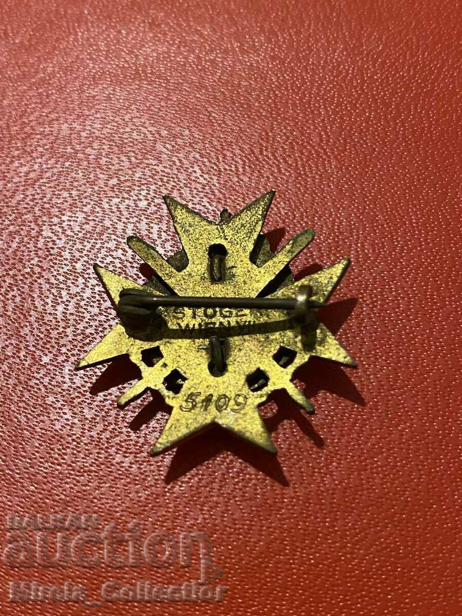 Auction  Royal Reserve Officers' Union badge on pin with number