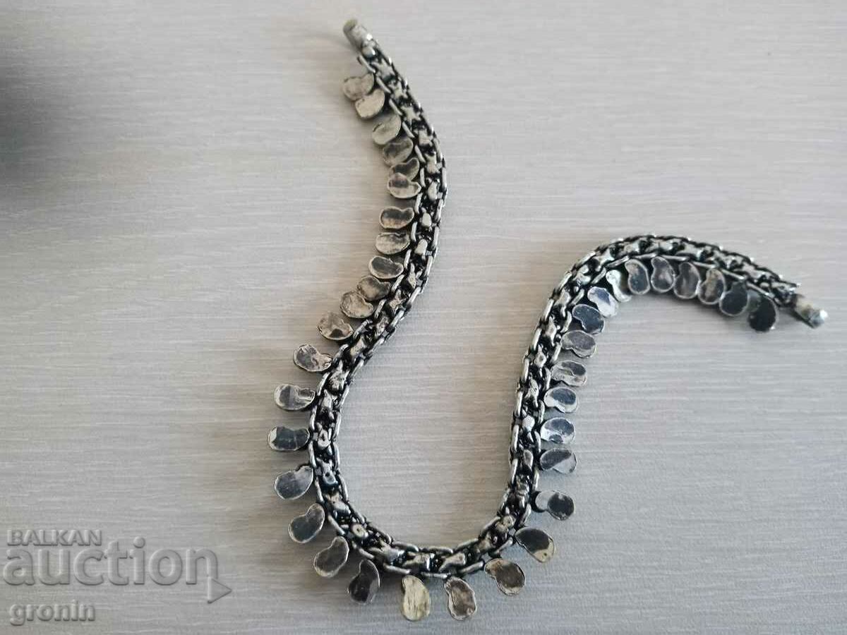 Auction Ethnic jewelry, old book, necklace, sokai, costumes Auction Ethnic jewelry, old book, necklace, sokai, costumes