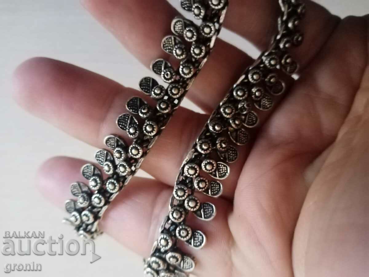 Delivery of Ethnic jewelry, old book, necklace, sokai, costumes