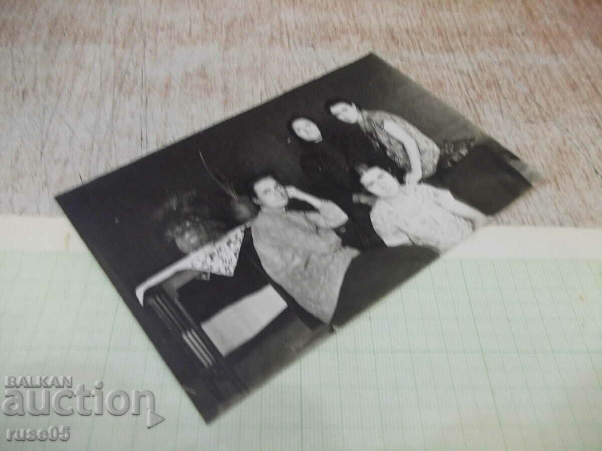 Auction Old photo of four seated women Auction Old photo of four seated women