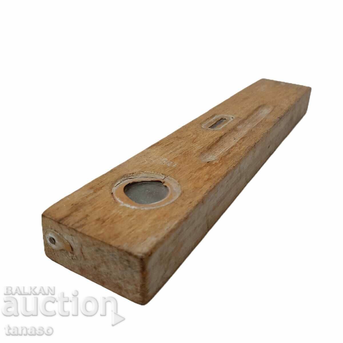 Nivelă cu bulă de lemn veche, nivelă cu bulă de aer, nivelă cu bulă de aer, nivelă (9.4) cu preț € 9.50 | 18.58 BGN
