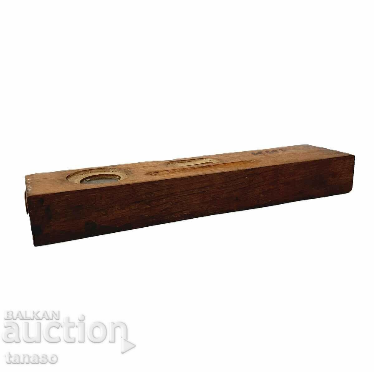 Nivelă cu bulă de lemn veche, nivelă cu bulă de aer, nivelă cu bulă de aer, nivelă (9.4) cu preț € 9.50 | 18.58 BGN