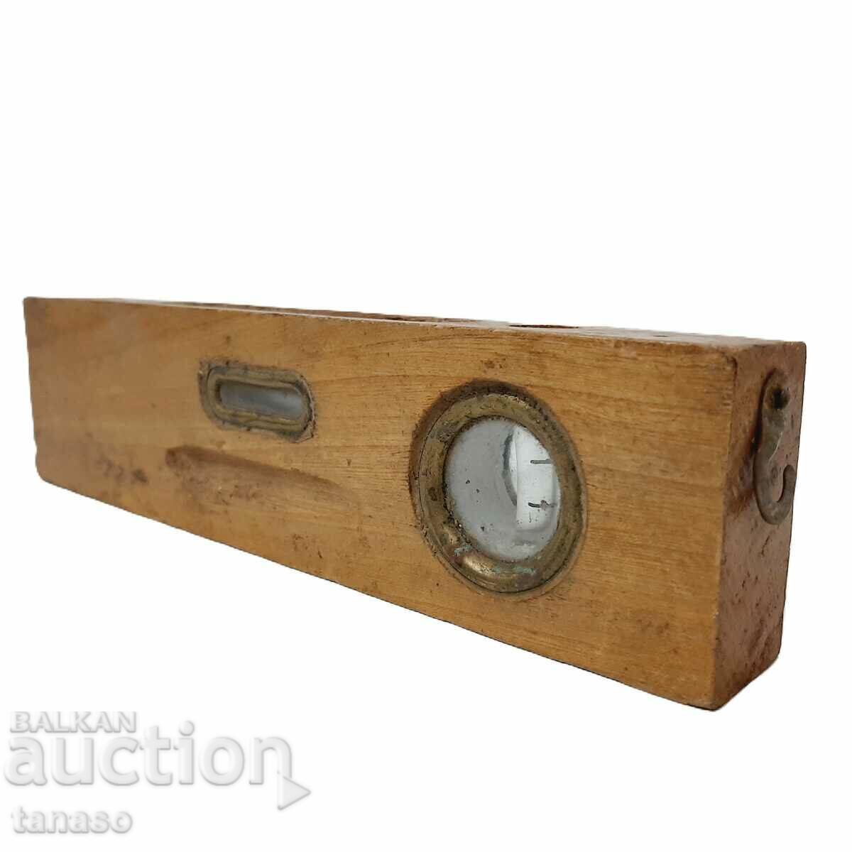 Nivelă cu bulă de lemn veche, nivelă cu bulă de aer, nivelă cu bulă de aer, nivelă (9.4) cu preț € 9.50 | 18.58 BGN