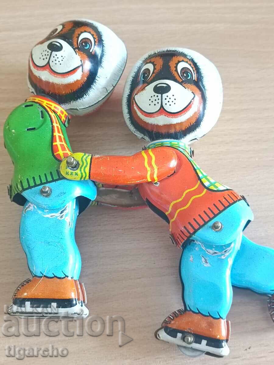 O jucărie veche de tablă cu preț 70.00 BGN | € 35.79 O jucărie veche de tablă cu preț 70.00 BGN | € 35.79