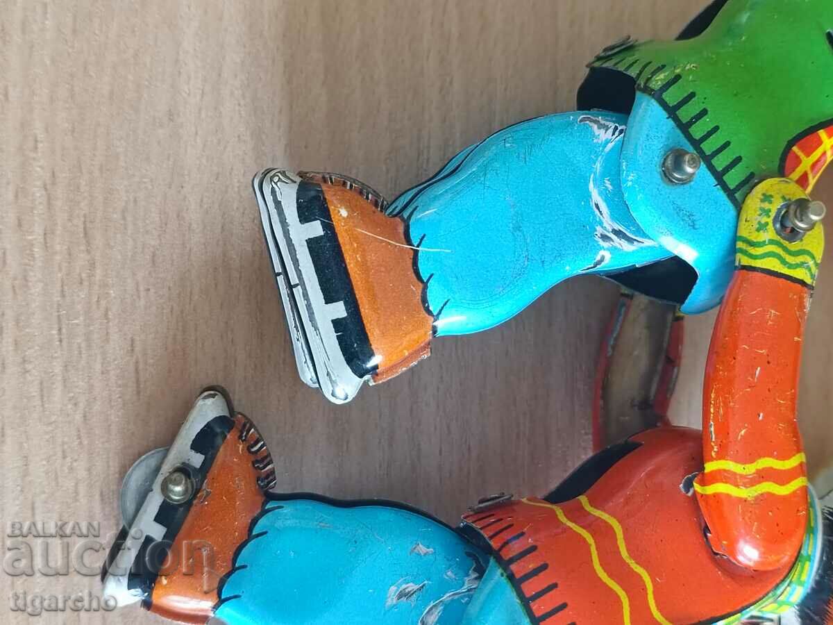 O jucărie veche de tablă - 6 O jucărie veche de tablă - 6