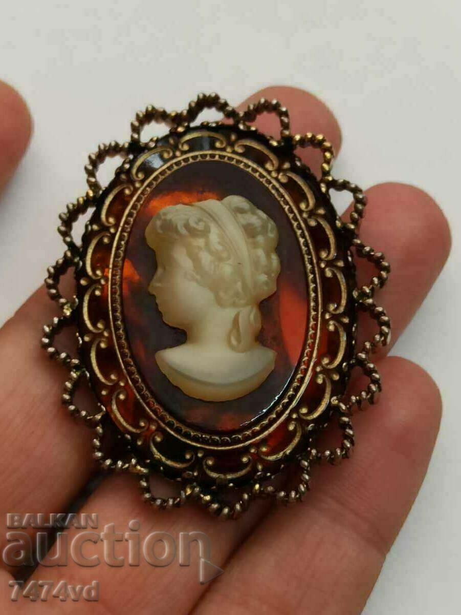 RARE ANTIQUE GLASS CAMEO BROOCH AND MEDALLION, BRASS AND