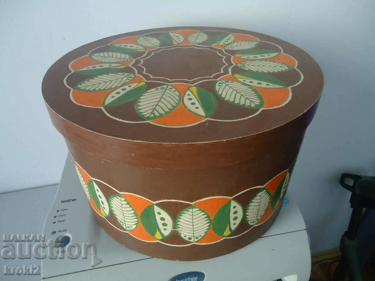 Old vintage hat box with price 45.00 BGN | € 23.01 Old vintage hat box with price 45.00 BGN | € 23.01