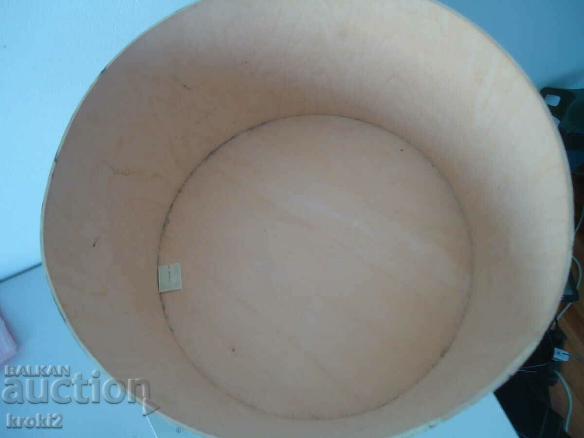 Delivery of Old vintage hat box Delivery of Old vintage hat box