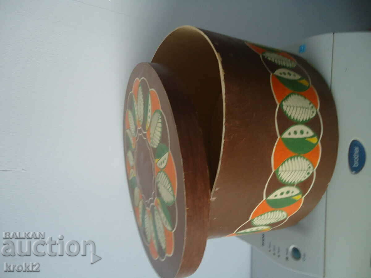 Old vintage hat box - 7 Old vintage hat box - 7