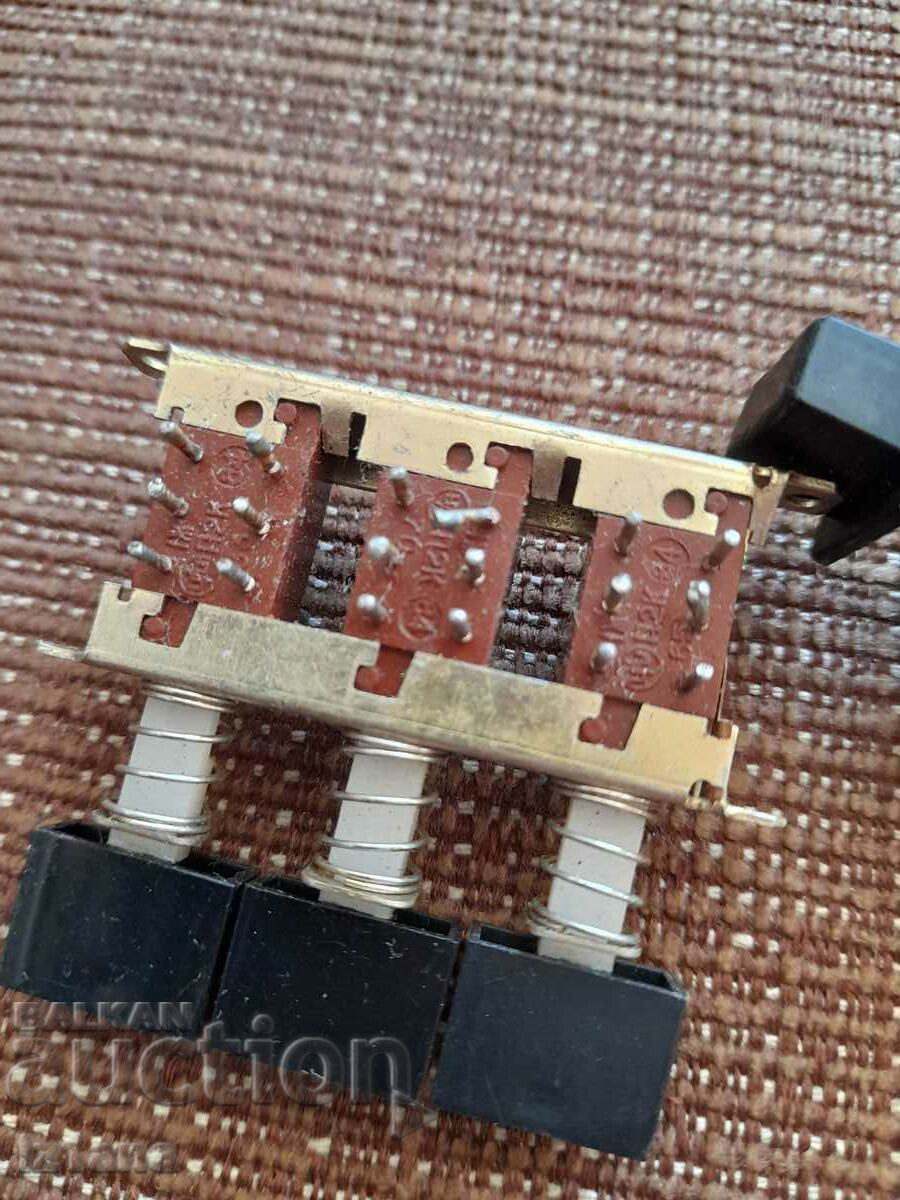 Old radio buttons - 6