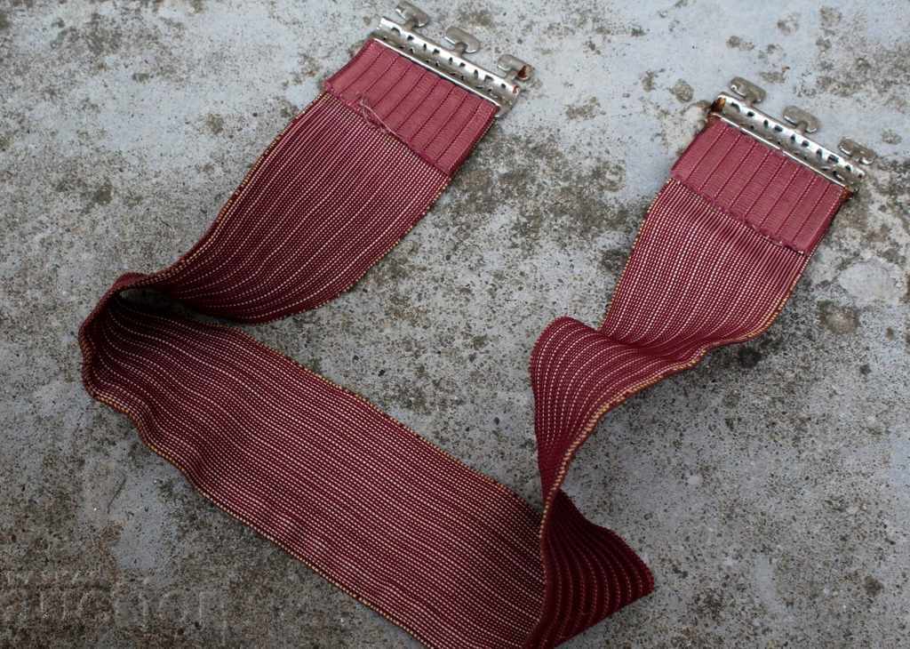 Delivery of .LATE 19TH CENTURY WOMEN'S TOWN BELT BELT PAFTY WEAR