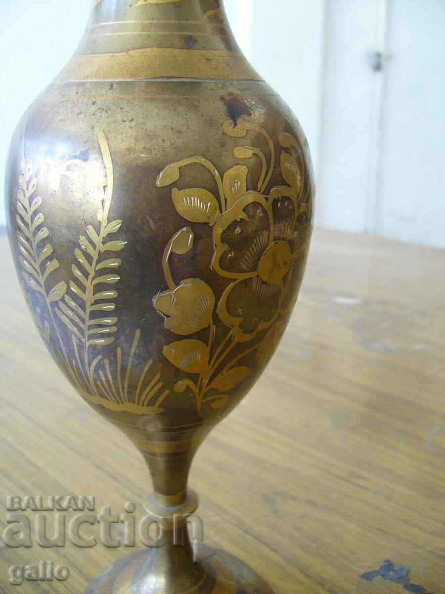 Delivery of Old Bronze Vases Delivery of Old Bronze Vases