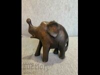 figura de elefant din lemn