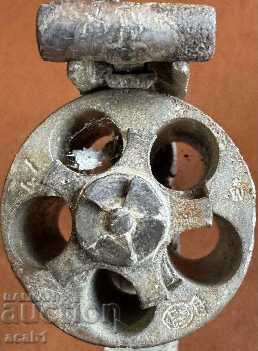 Delivery of Revolver and Badge from Zida