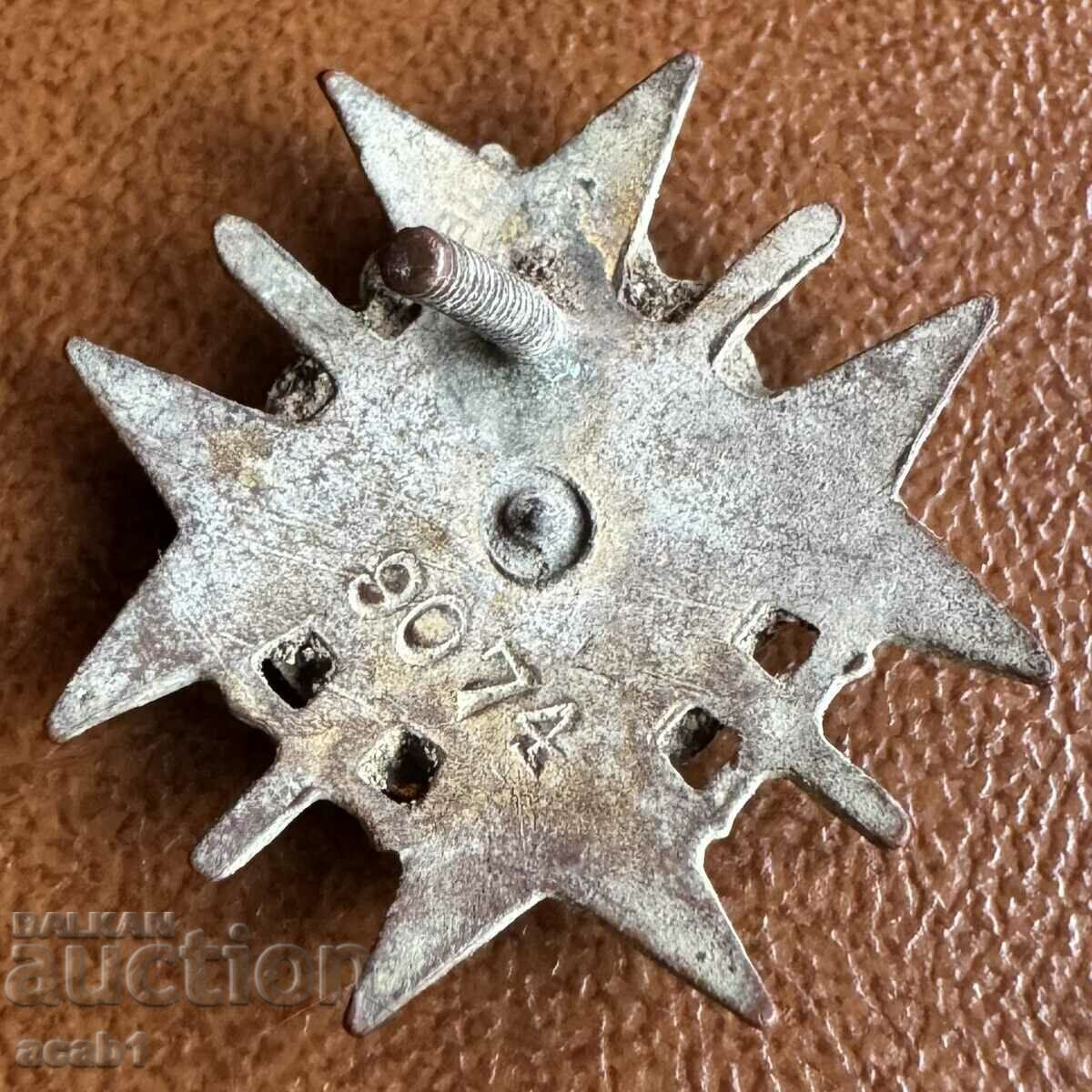 Revolver and Badge from Zida - 7