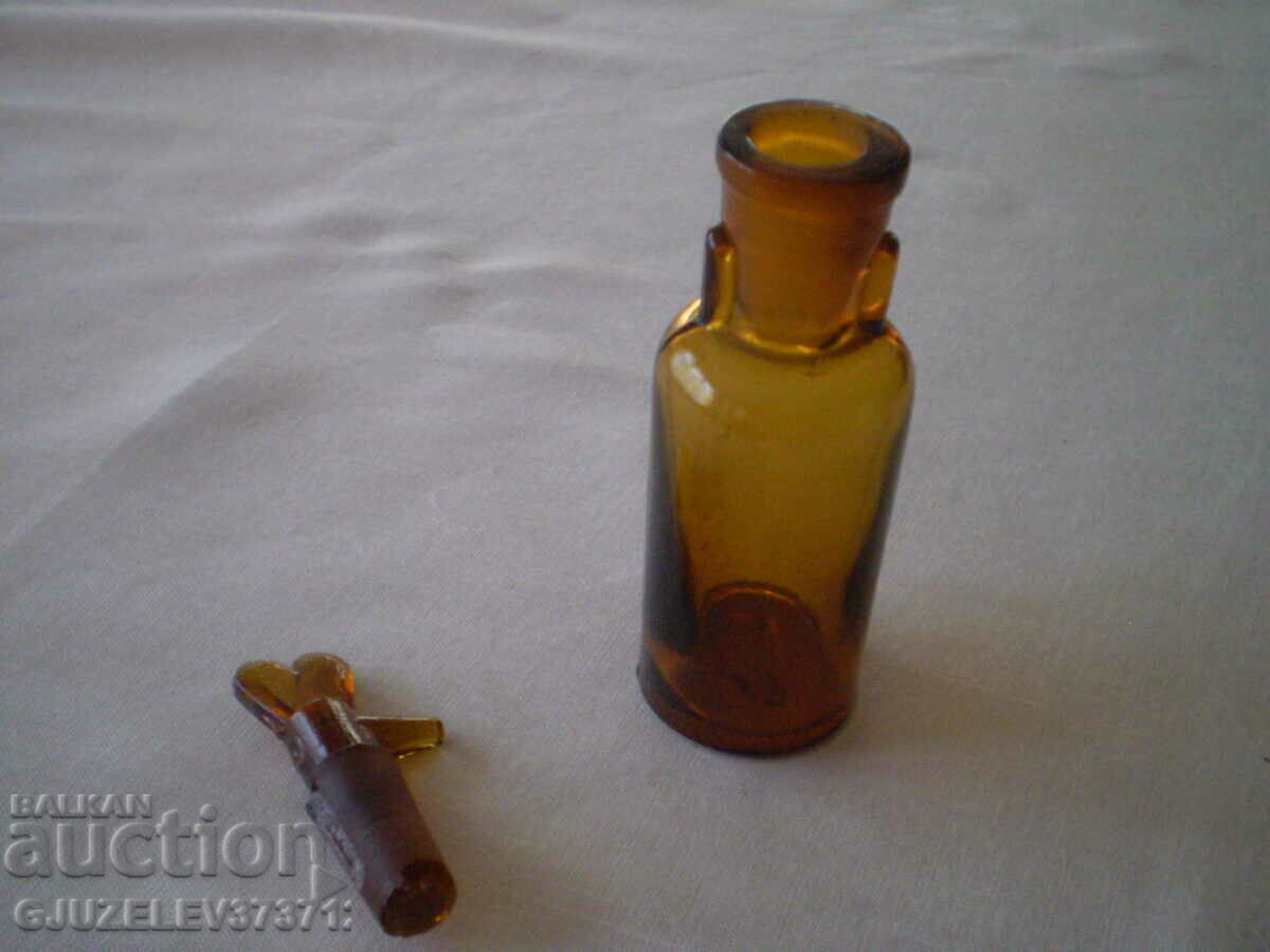 Delivery of Bottle of medical brown glass 30 ml Drip anesthesia Delivery of Bottle of medical brown glass 30 ml Drip anesthesia