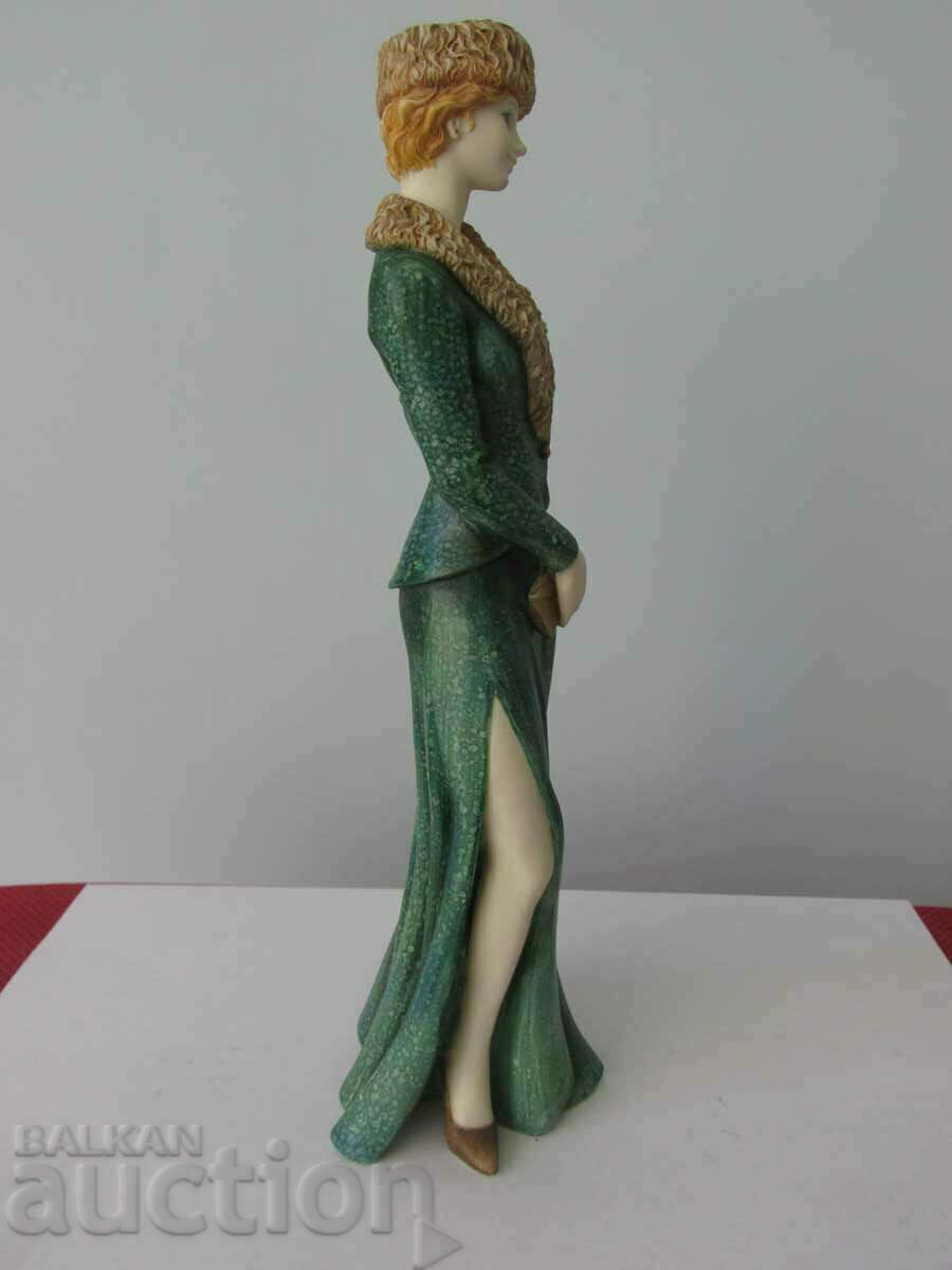 Regal figurine with price 40.00 BGN | € 20.45 Regal figurine with price 40.00 BGN | € 20.45