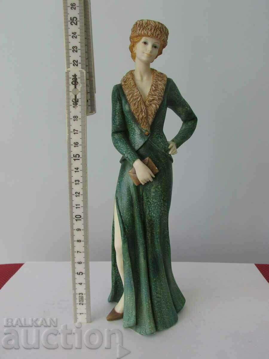 Regal figurine - 5 Regal figurine - 5