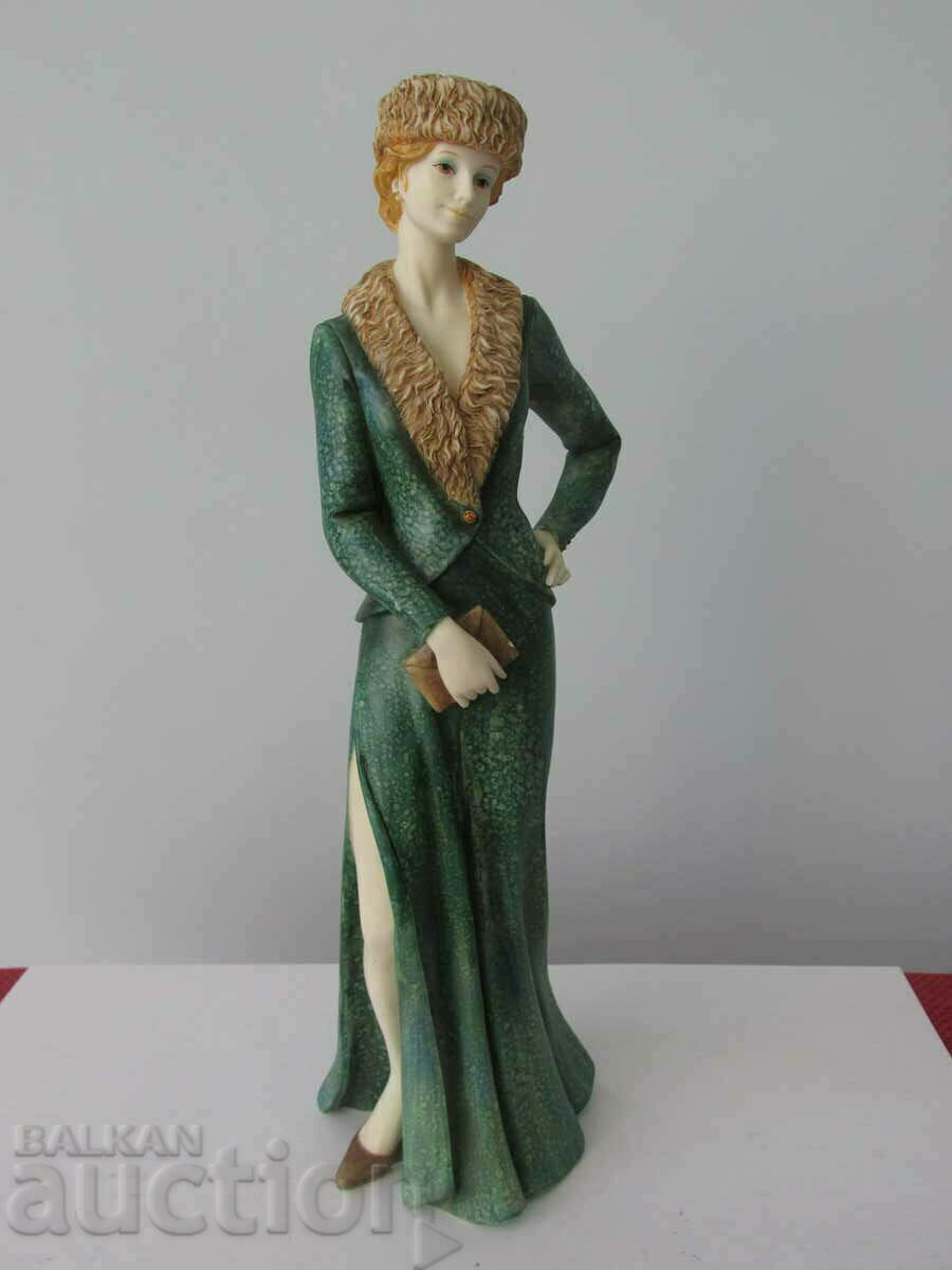 Regal figurine Regal figurine