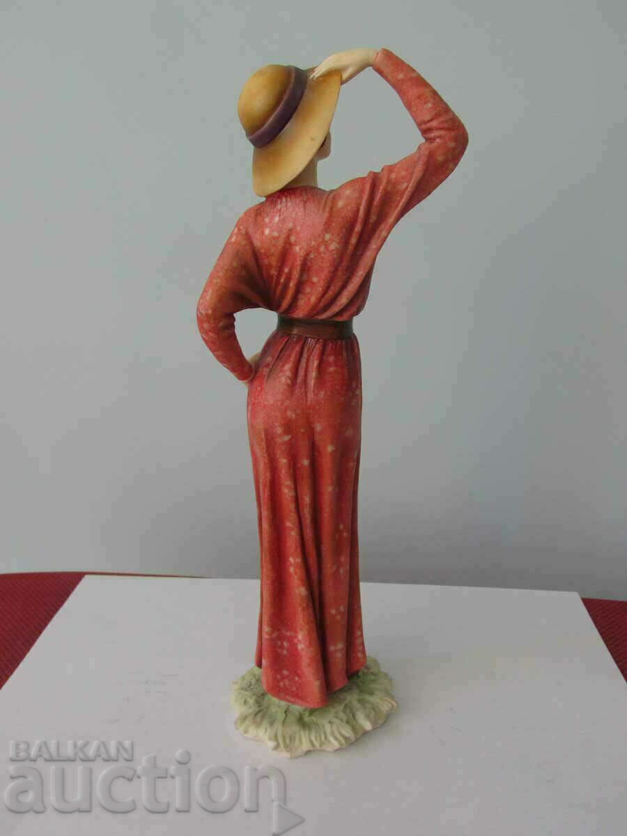 Auction Regal figurine Auction Regal figurine