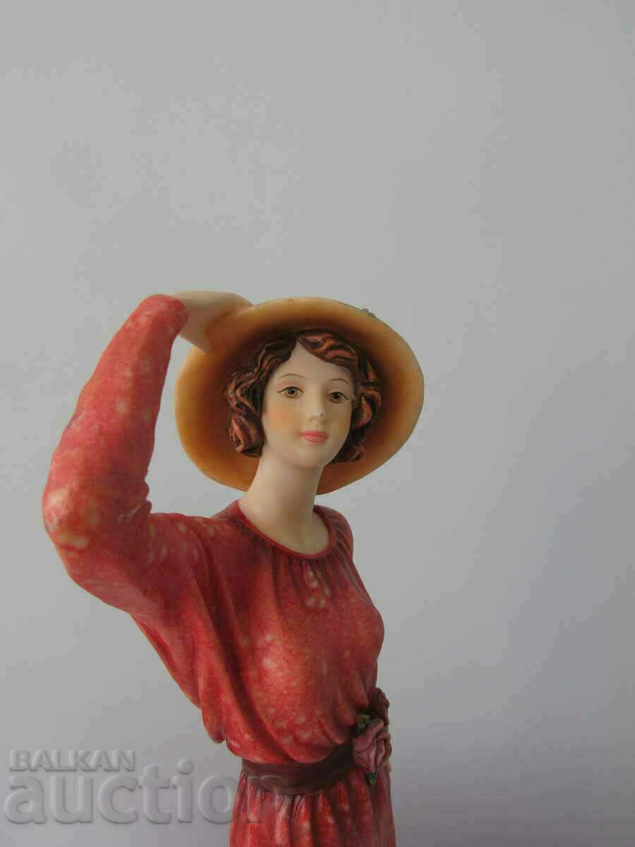 Delivery of Regal figurine Delivery of Regal figurine