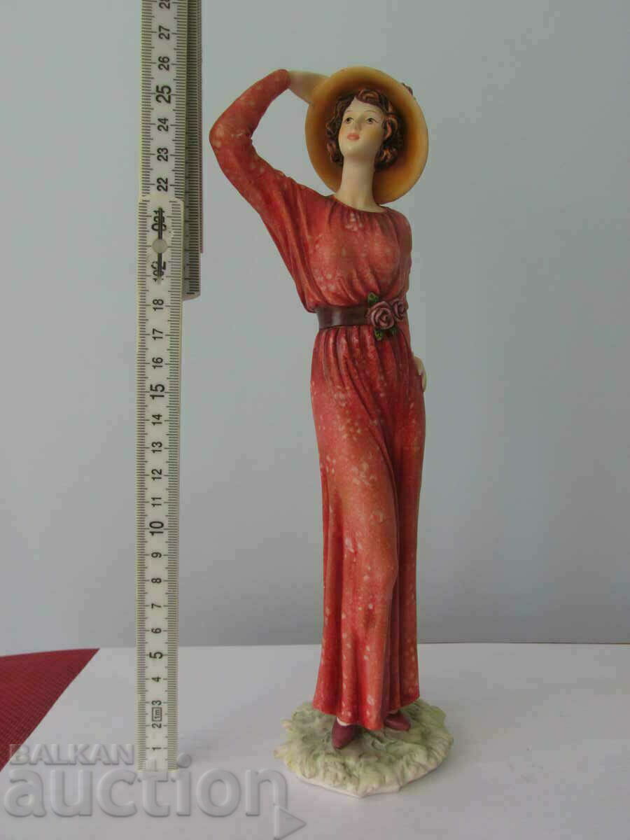 Regal figurine - 5 Regal figurine - 5