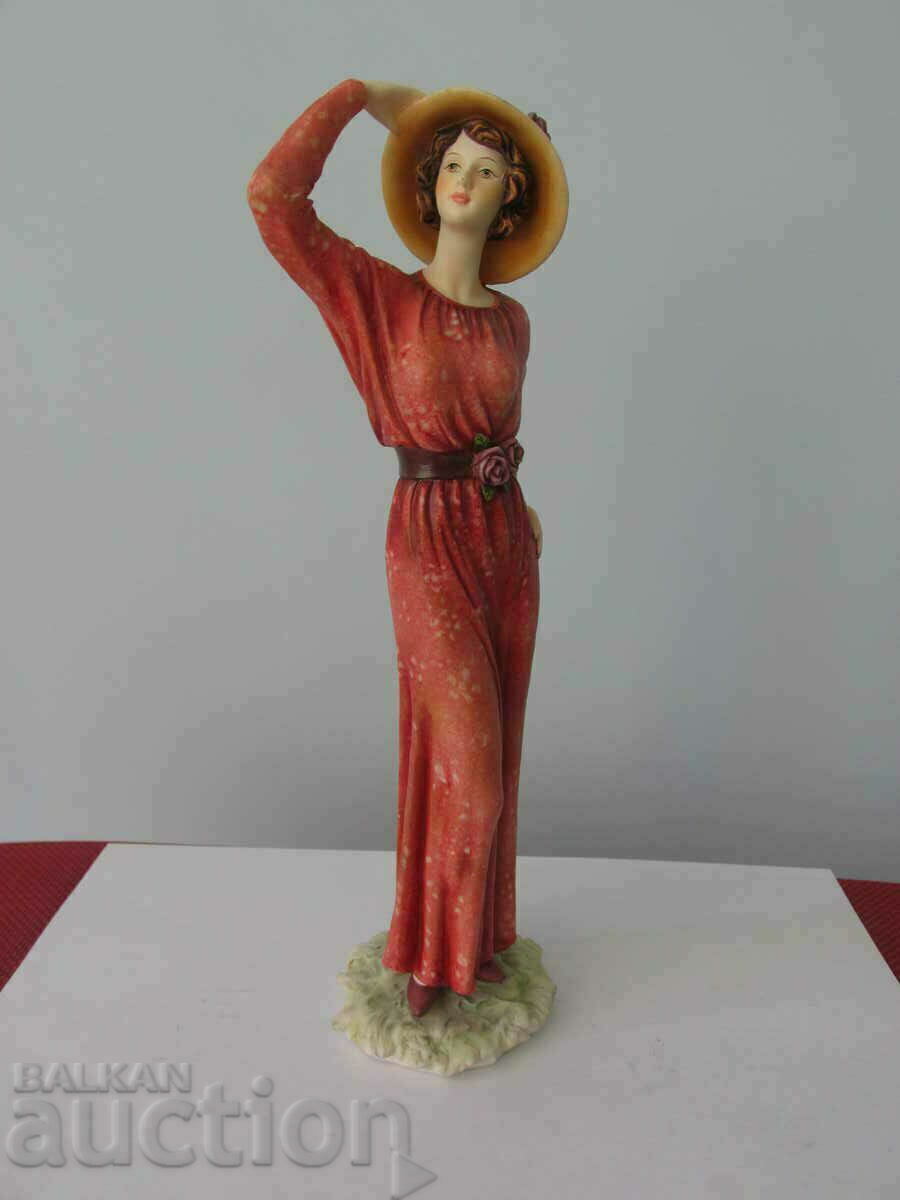 Regal figurine Regal figurine