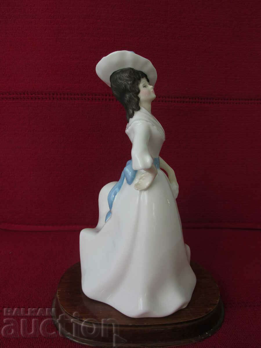 Royal Dowton figurine with price 85.00 BGN | € 43.46