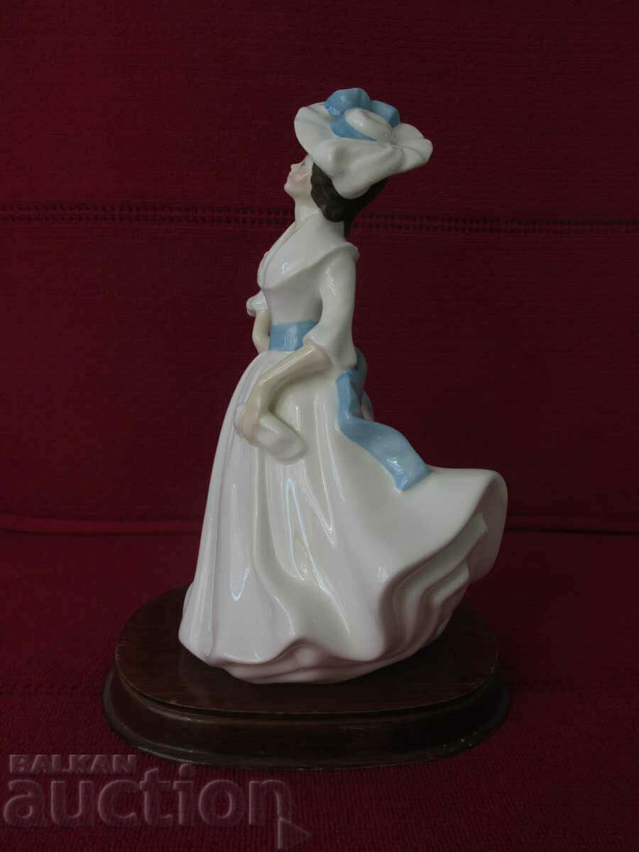 Delivery of Royal Dowton figurine