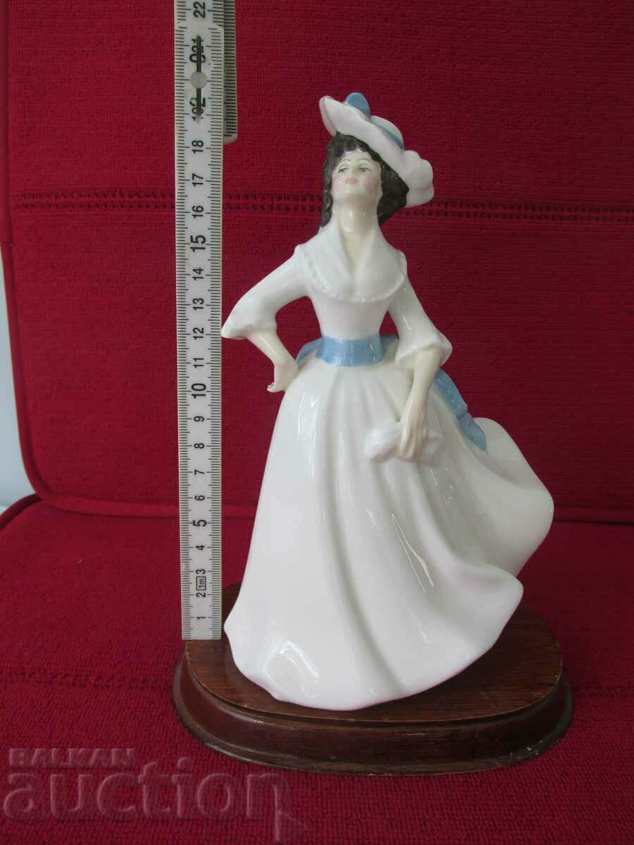 Royal Dowton figurine - 6