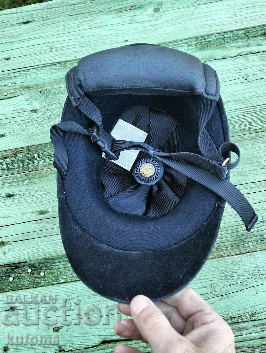 Delivery of Vintage riding hat Delivery of Vintage riding hat