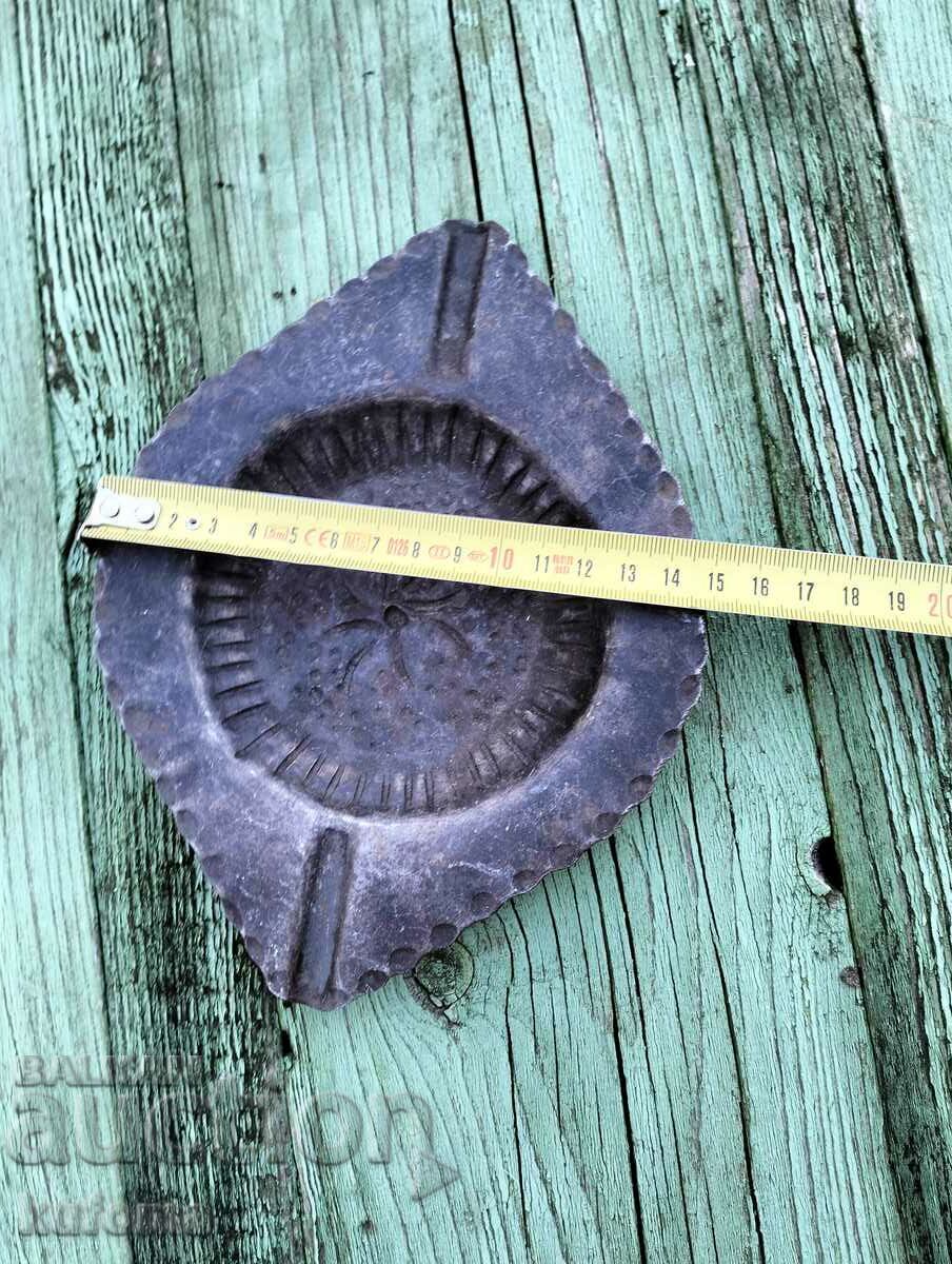 Livrarea scrumieră din fier forjat