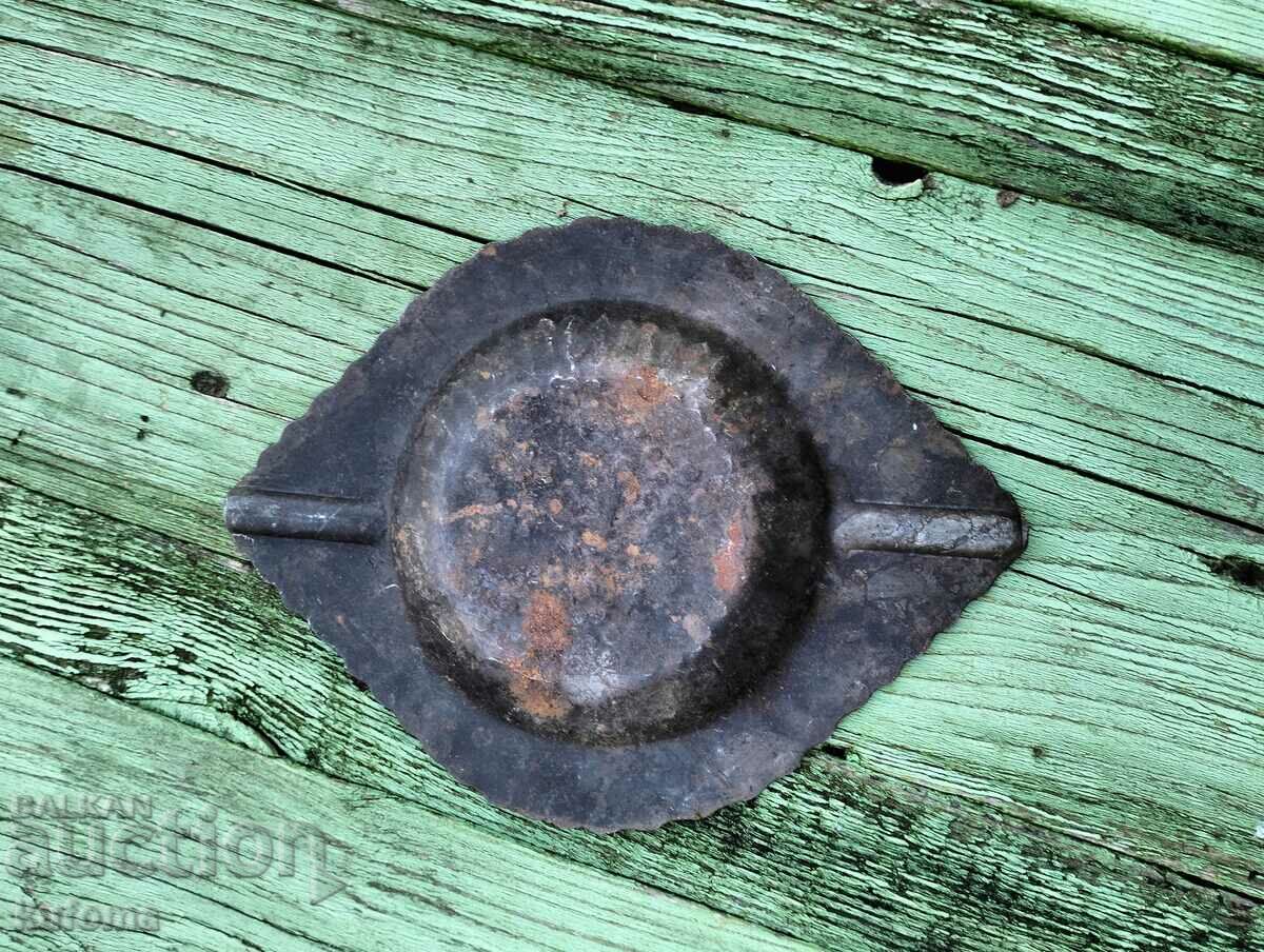 Wrought iron ashtray - 5 Wrought iron ashtray - 5