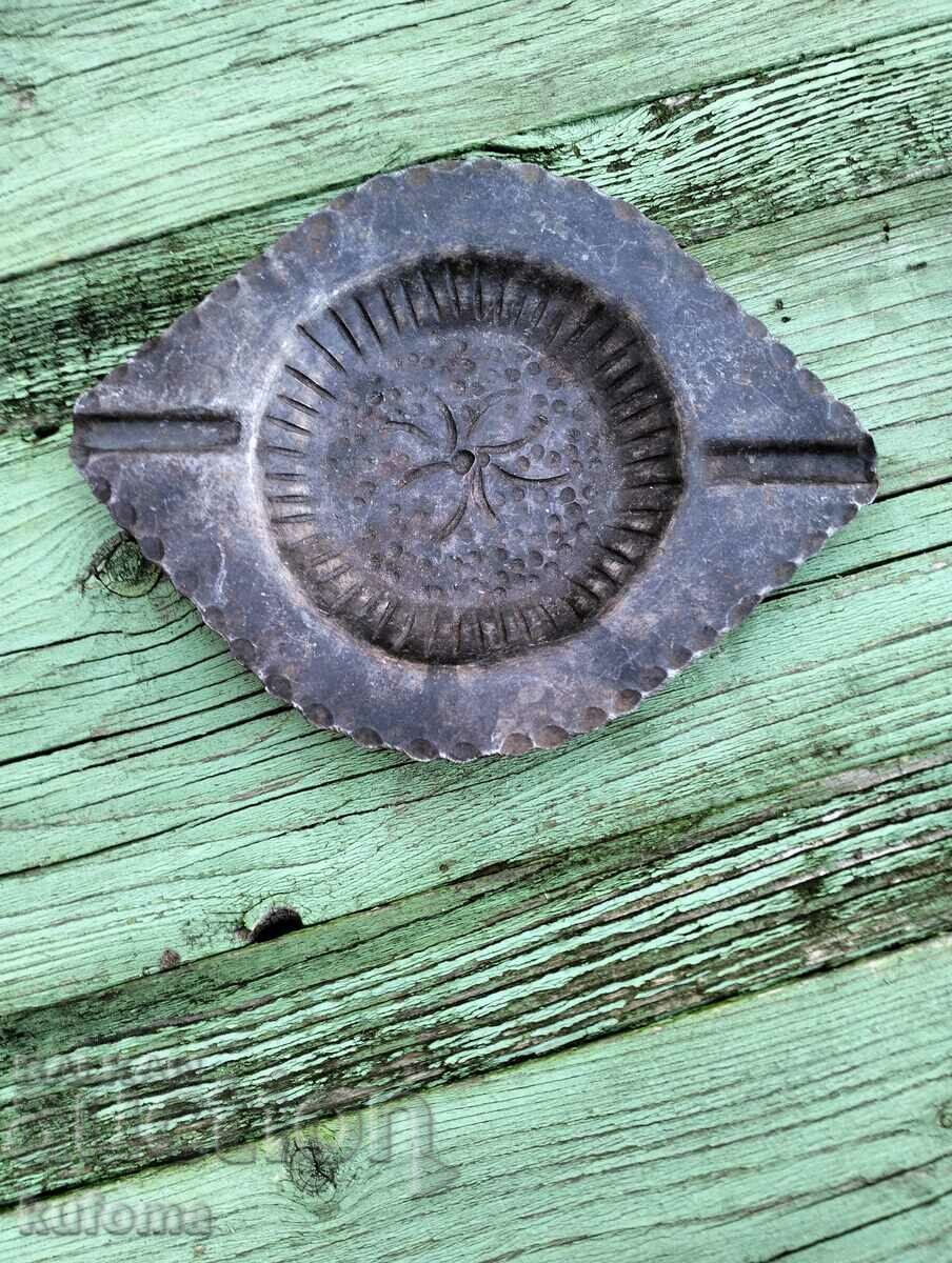 scrumieră din fier forjat