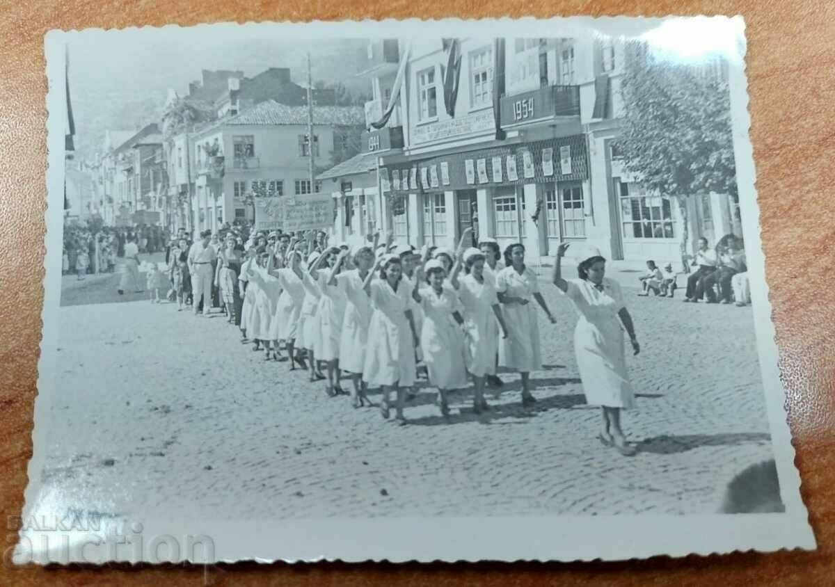 .1954 ASISTENȚE DEMONSTRAȚIE SOCIALĂ FOTO FOTOGRAFIE VECHE