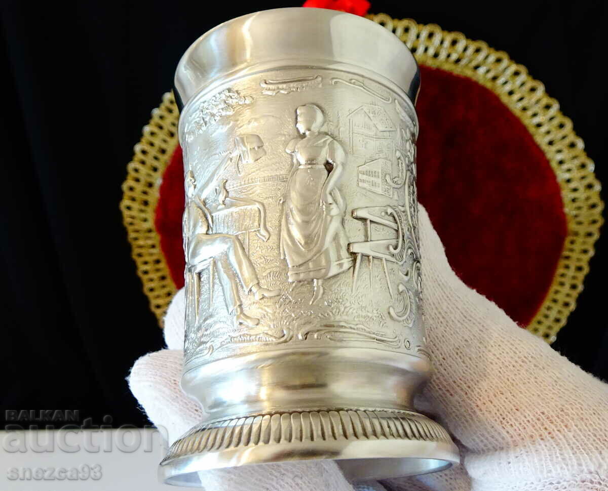 Auction Tin wine glass, scenes from a love song. Auction Tin wine glass, scenes from a love song.