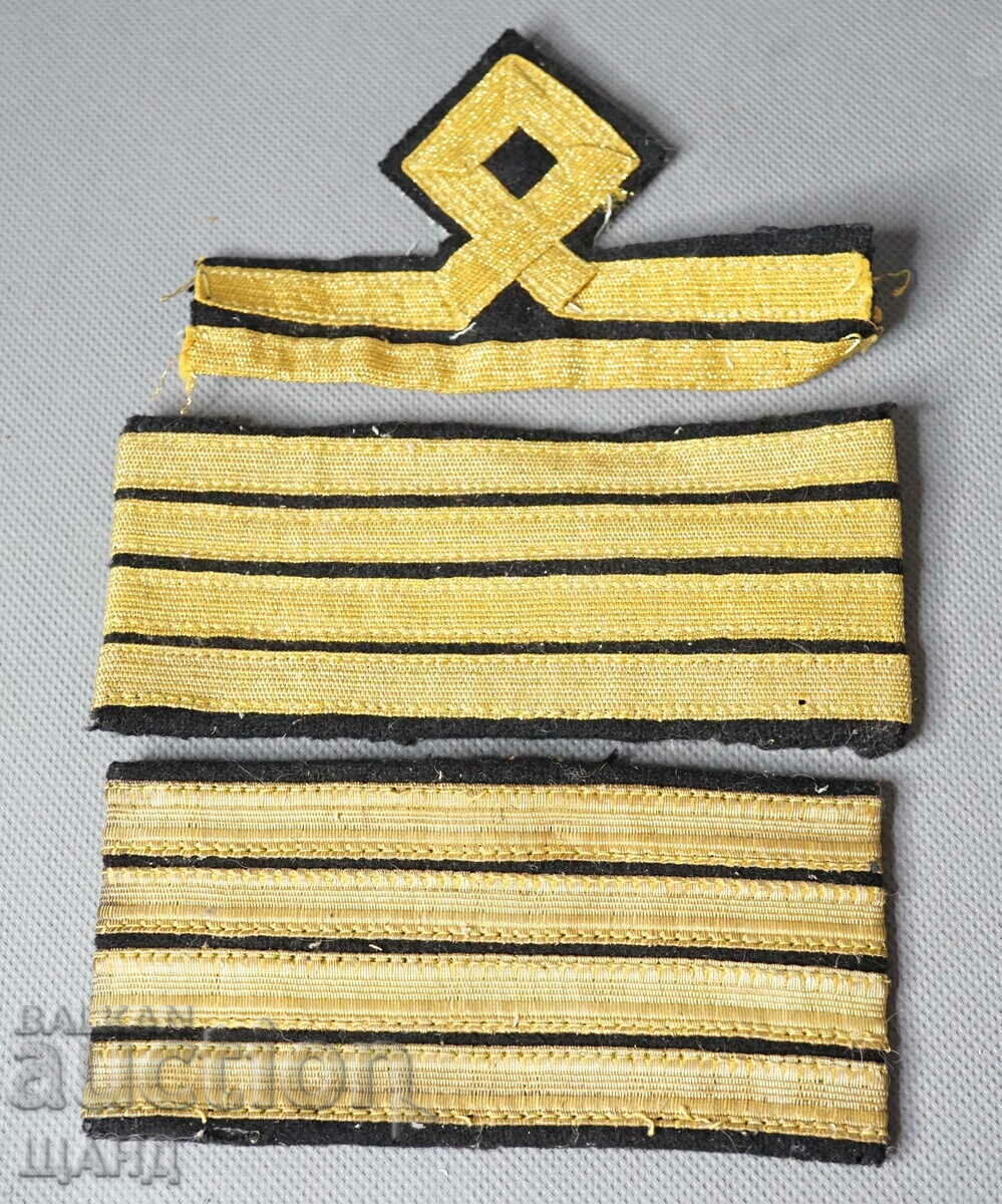 Vechi ofițer de uniformă militar cu epoleți zimțați