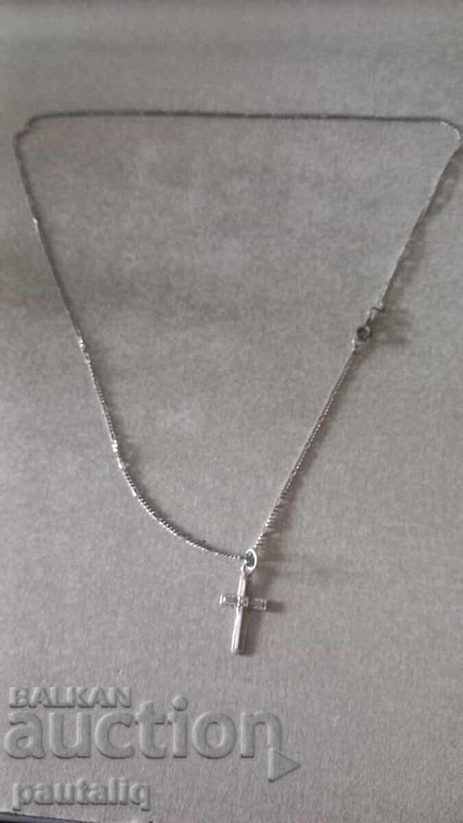 SILVER CHAIN WITH CROSS