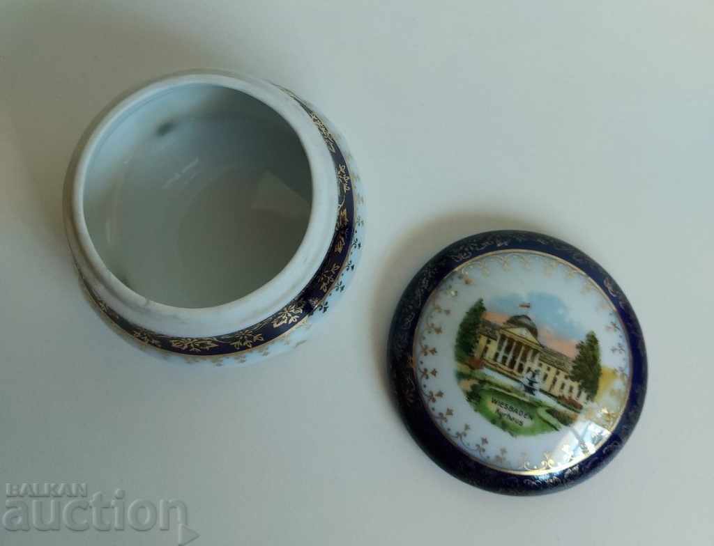. OLD PORCELAIN BOX BOX MARKING PORCELAIN with price 9.00 BGN | € 4.60 . OLD PORCELAIN BOX BOX MARKING PORCELAIN with price 9.00 BGN | € 4.60