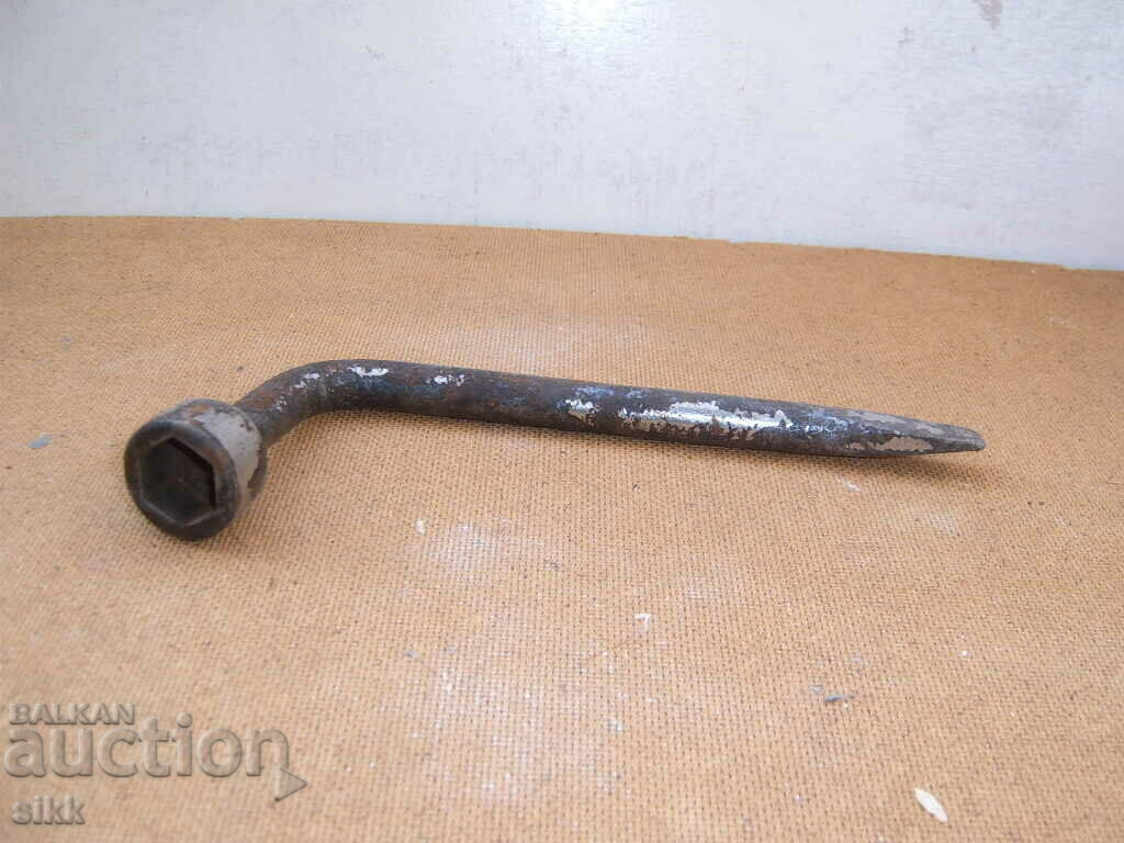 key 20 with a screwdriver with price 1.00 BGN | € 0.51