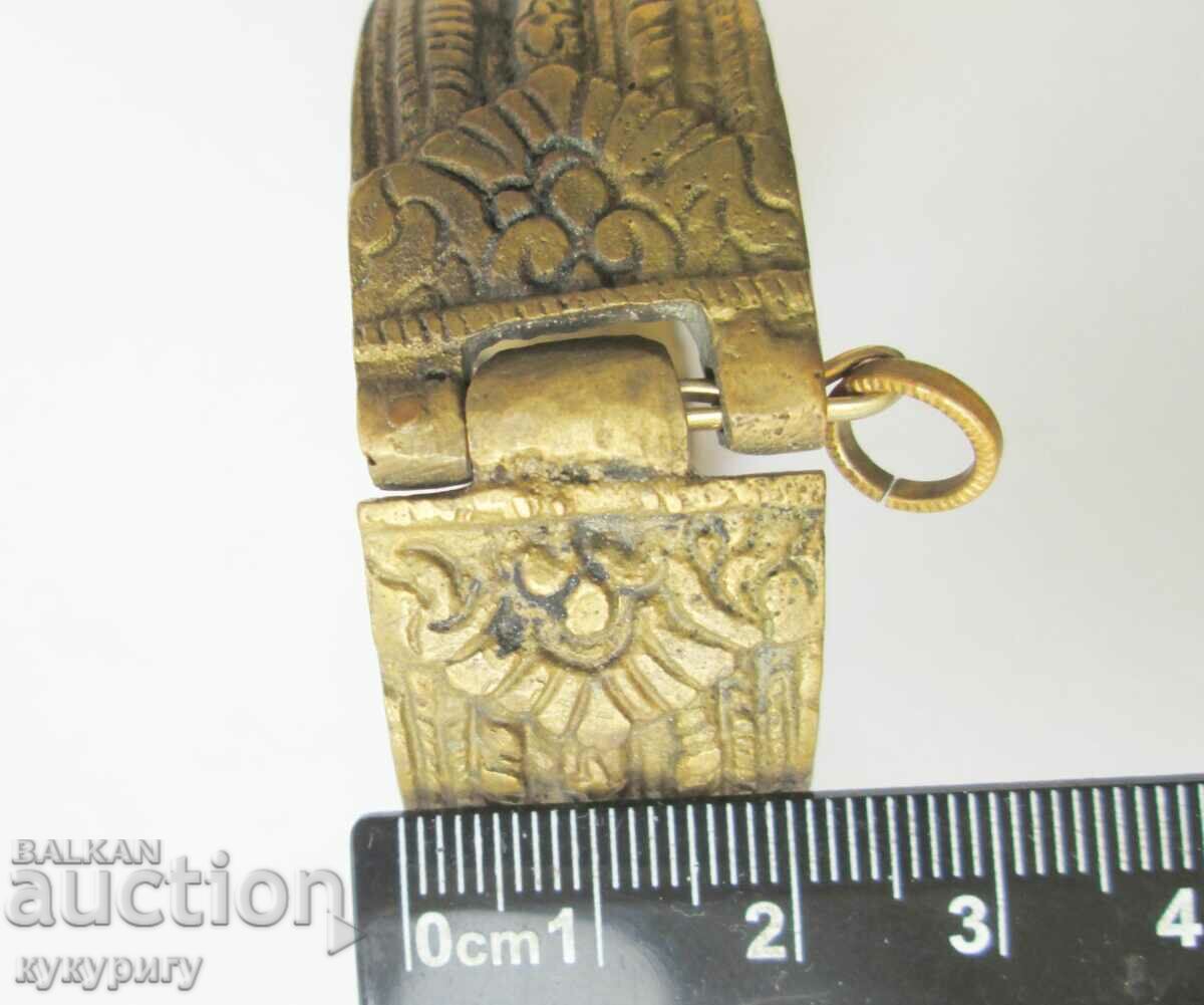 Delivery of Old Renaissance Bronze Costume Jewelry Bracelet Delivery of Old Renaissance Bronze Costume Jewelry Bracelet