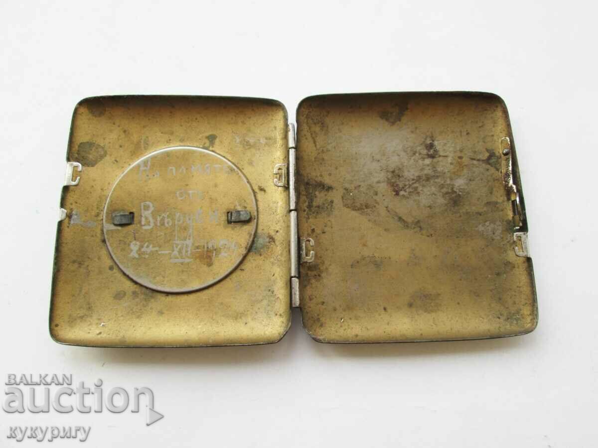 Delivery of Old Russian commemorative snuffbox dated 1924 Delivery of Old Russian commemorative snuffbox dated 1924