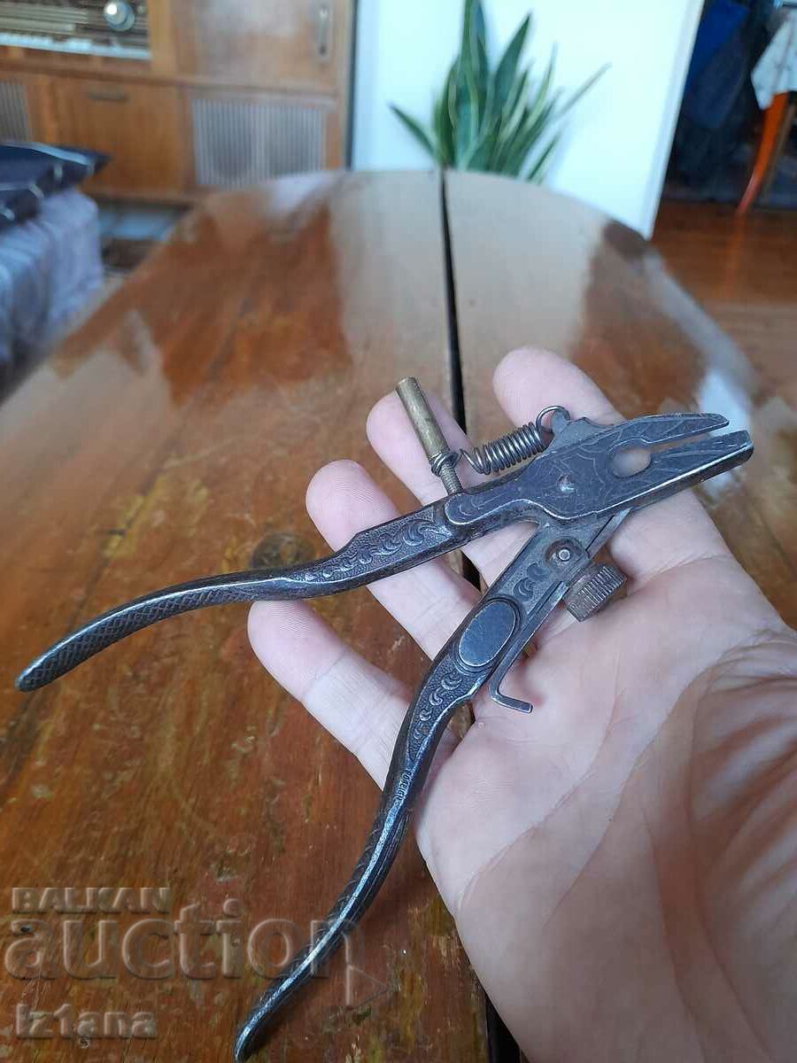 Delivery of Old poplar pliers Delivery of Old poplar pliers