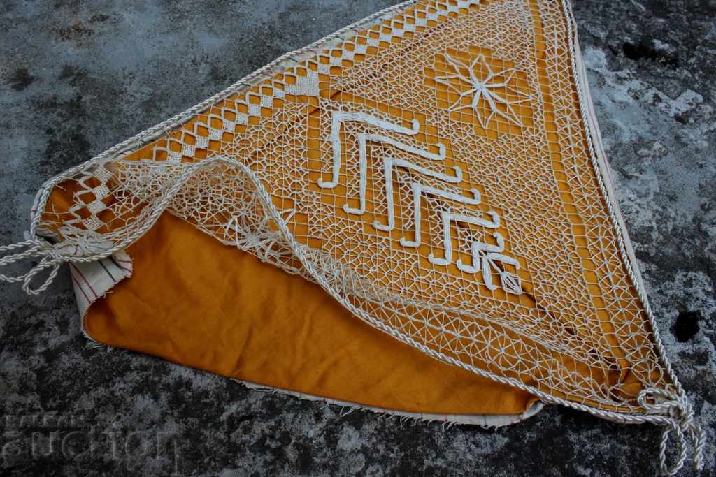 Auction  .OLD PILLOW CASE KNIT SINGLE HOOK