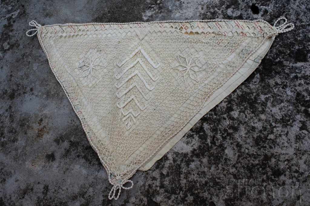 .OLD TRIANGULAR COVER CUSHION KNIT SINGLE HOOK with price 19.00 BGN | € 9.71 .OLD TRIANGULAR COVER CUSHION KNIT SINGLE HOOK with price 19.00 BGN | € 9.71