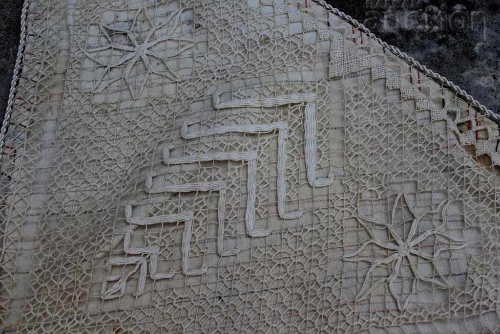 Auction .OLD TRIANGULAR COVER CUSHION KNIT SINGLE HOOK Auction .OLD TRIANGULAR COVER CUSHION KNIT SINGLE HOOK