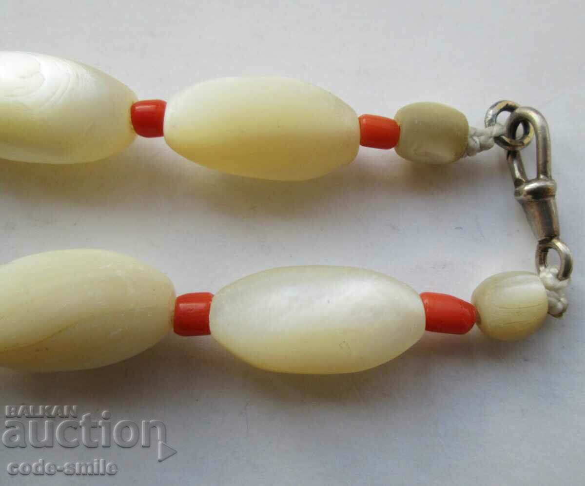 Auction Old Renaissance jewelry necklace necklace mother of pearl and red coral Auction Old Renaissance jewelry necklace necklace mother of pearl and red coral