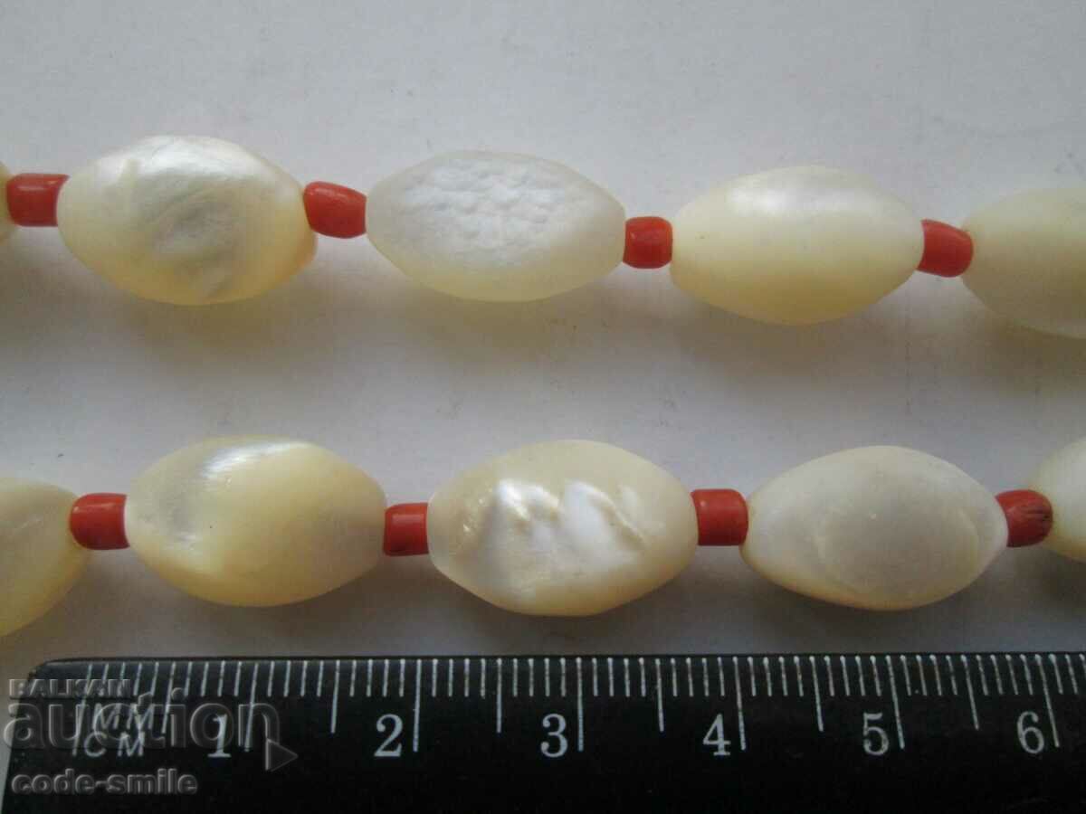 Delivery of Old Renaissance jewelry necklace necklace mother of pearl and red coral Delivery of Old Renaissance jewelry necklace necklace mother of pearl and red coral