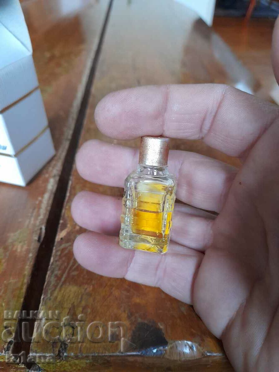 Delivery of Old perfume Your Eyes
